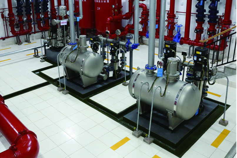 蕪湖時(shí)代金融中心消防泵房設(shè)備、管道安裝，泵房設(shè)備基礎(chǔ)、排水溝、支架細(xì)部做法